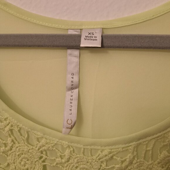 LC Lauren Conrad Green Crochet Top Size XS - Picture 2 of 2